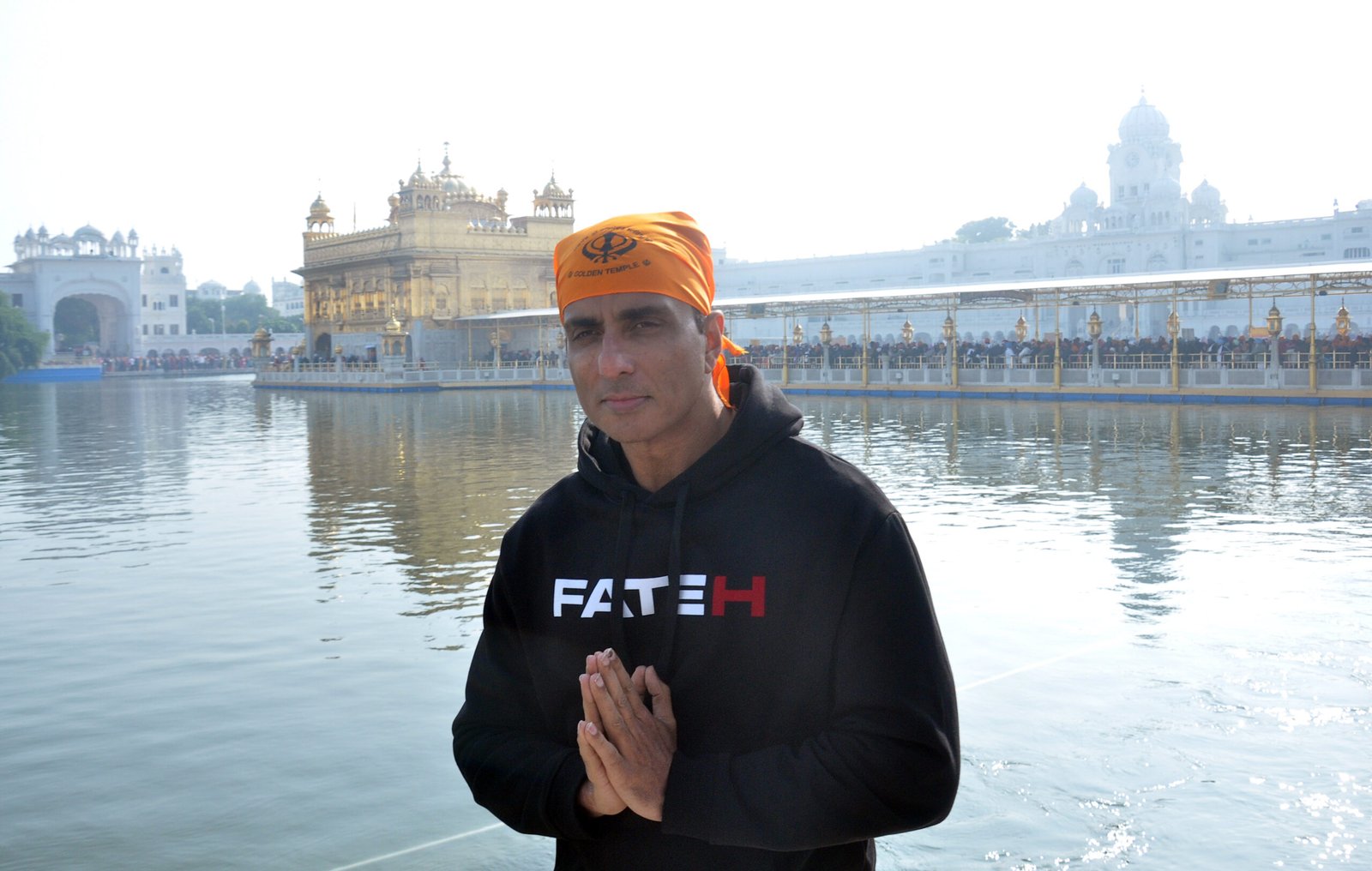  Sonu Sood's Action-Packed Directorial Debut 'Fateh' Gears Up for Release