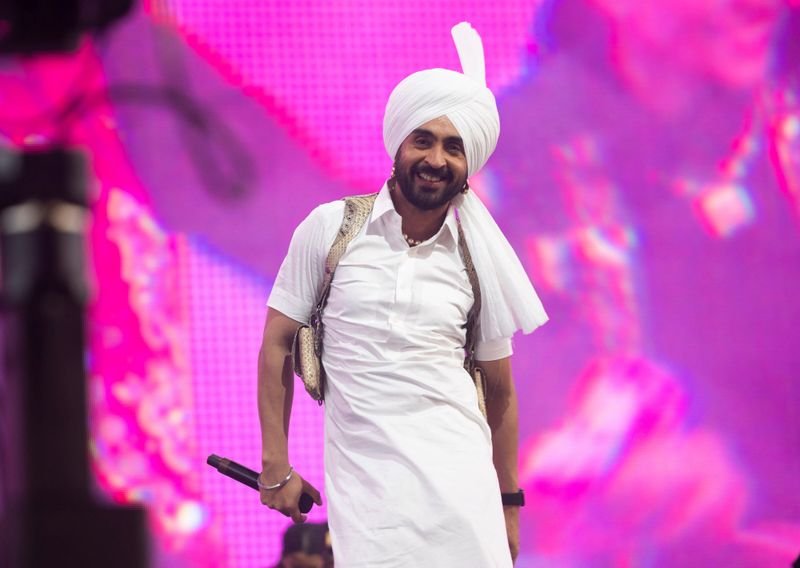  Diljit Dosanjh Dedicates Concert to Late PM Manmohan Singh, Shares Life Lessons