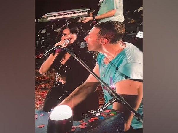  Jasleen Royal Joins Coldplay for Magical Mumbai Show