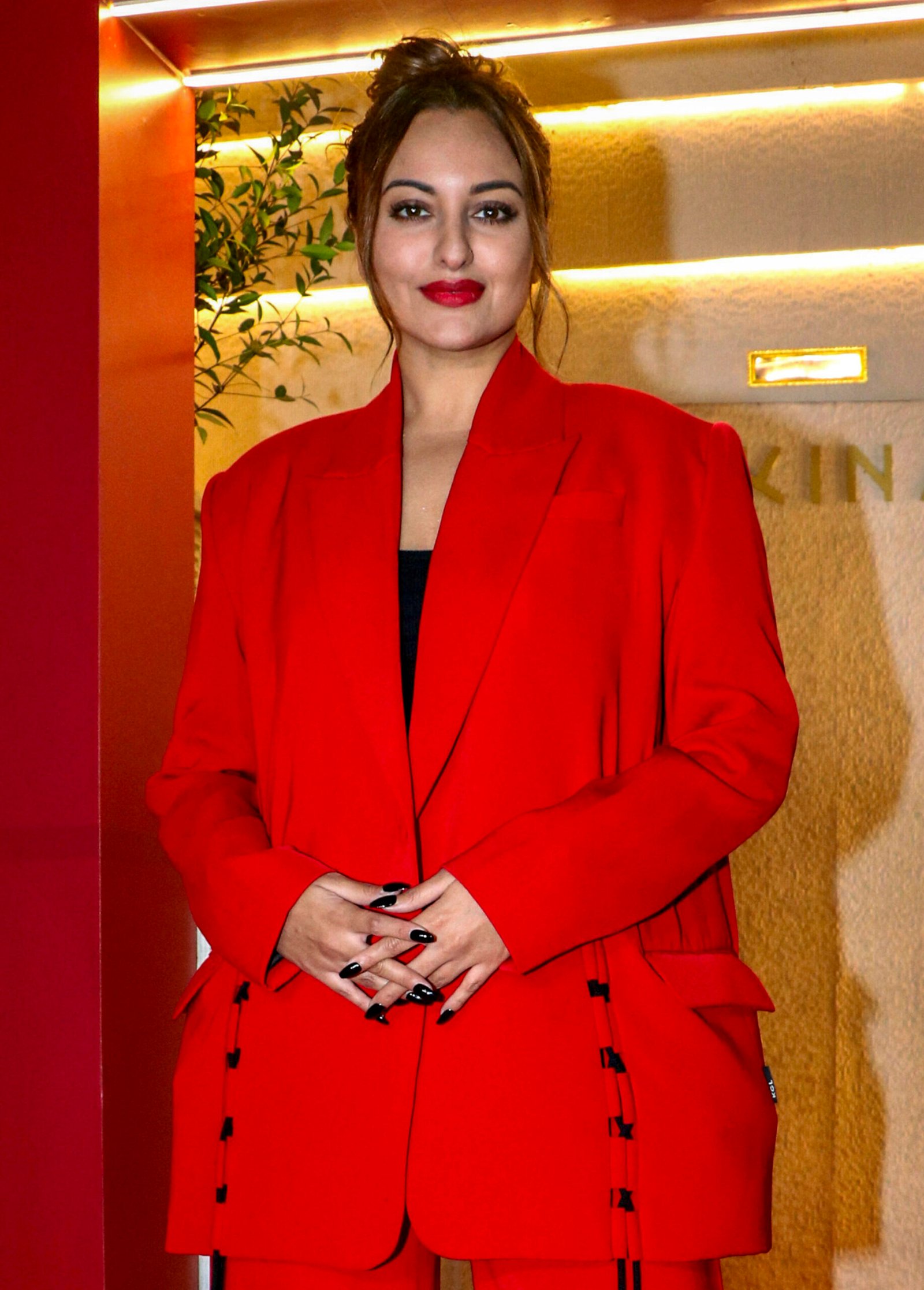  Vir Das, Sonakshi Sinha Speak Up on Mumbai Pollution