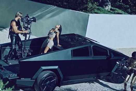  Kim Kardashian’s Tesla Shoot Sparks Backlash