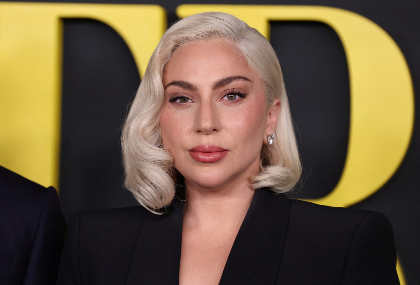  Lady Gaga's 'Mayhem' Tops Billboard 200!